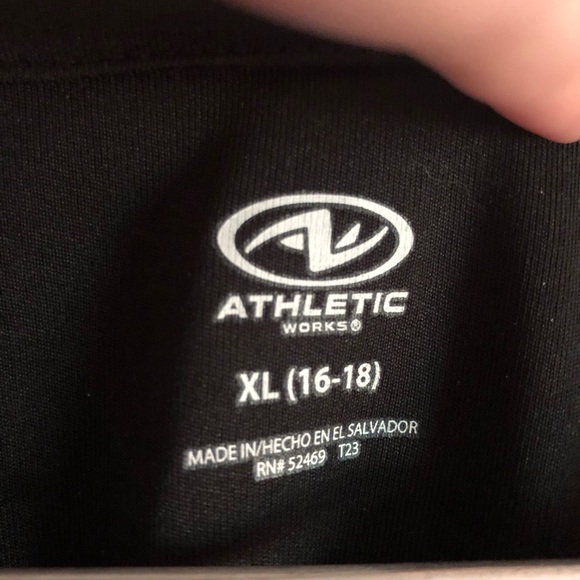 Athletic Works Black Long Sleeve Activewear Shirt - Picture 4 of 6
